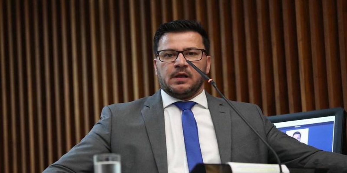 “Ratinho Jr. é Robin Hood às avessas, mais imposto aos pobres”, compara Deputado Arilson Chiorato