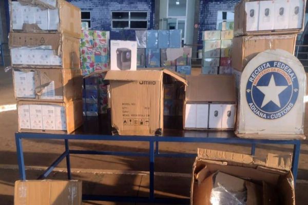 Receita Federal apreende carga de aparelhos eletrônicos na Ponte Internacional da Amizade