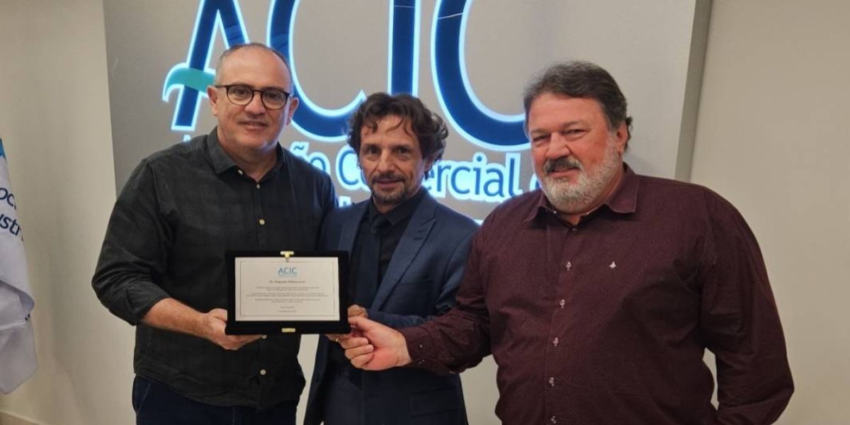 Acic faz homenagem aos criadores do Carburetor Day