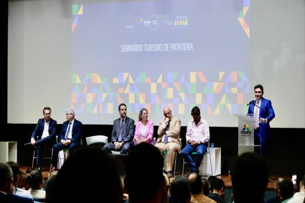 Ministro do Turismo discute estratégias para desenvolver o setor em regiões de fronteira