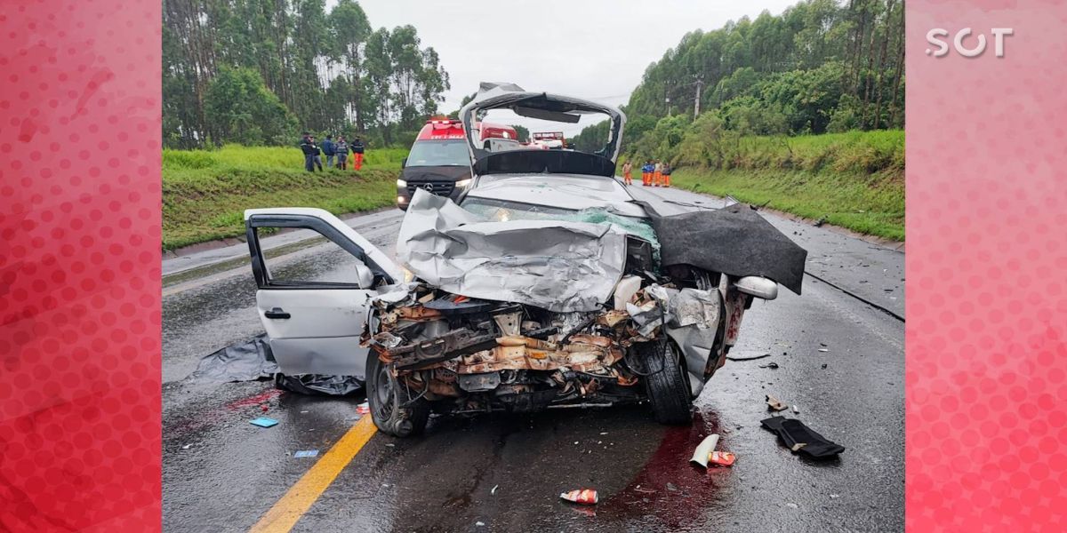 Três pessoas morrem em acidente entre carro e caminhão na PR-340 nos Campos Gerais