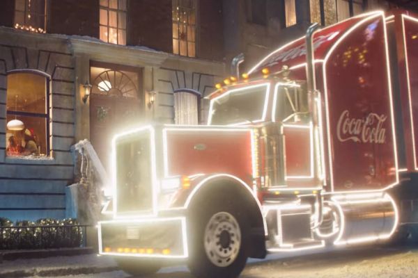 Caravanas iluminadas da Coca-Cola Brasil prometem encantar Cascavel com o Espírito Natalino