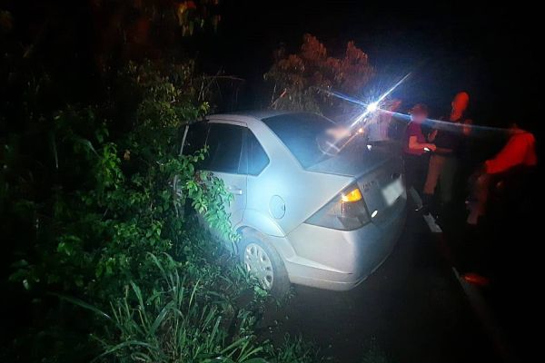 Mulher fica ferida após atropelar animal na PR-495 em Medianeira; Outro carro também se envolveu