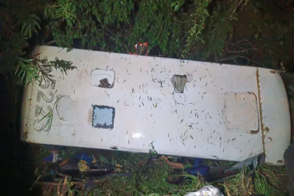 Foto relacionada a notícia: Ônibus com 24 passageiros em envolve em grave acidente na PRC-467 em Marechal Cândido Rondon