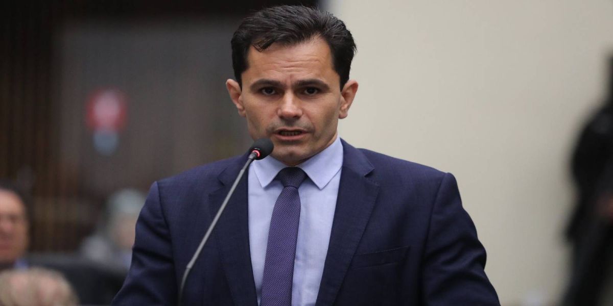 Aprovado projeto de Marcio Pacheco que institui o Dia Estadual da Prevenção à Escoliose