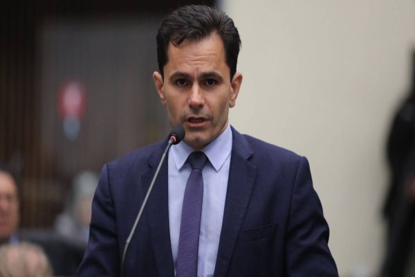 Aprovado projeto de Marcio Pacheco que institui o Dia Estadual da Prevenção à Escoliose