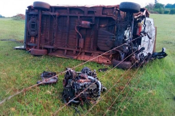 Condutor de Cascavel capota van na PR-182 entre Palotina e Maripá