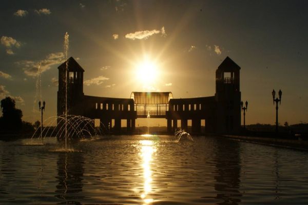 Turismo cresce 5,5% e serviços avançam 2,5% no primeiro semestre no Paraná