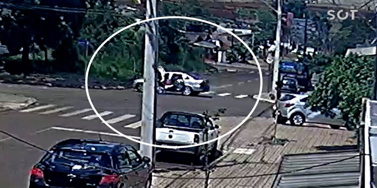 Câmera de monitoramento registra acidente entre moto e carro no Jardim Presidente