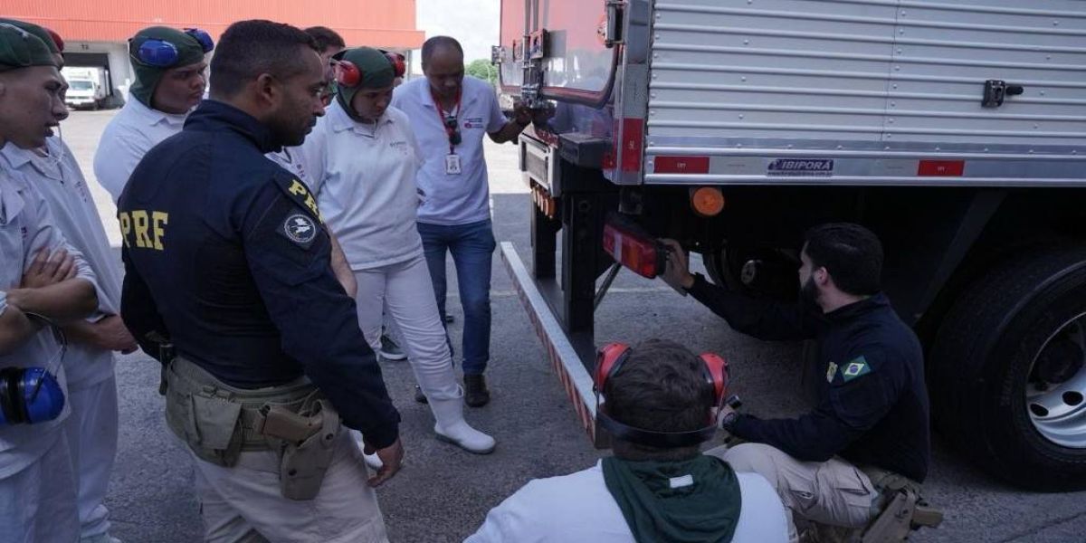 PF e PRF realizam visita técnica em indústria frigorífica na região oeste do Paraná