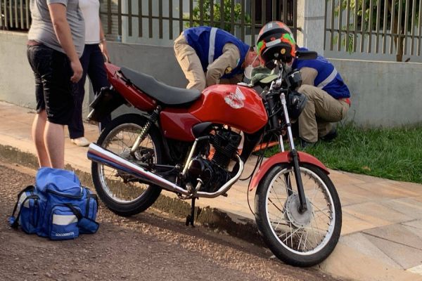 Jovem fica ferido em colisão entre moto e carro no Bairro Cancelli em Cascavel