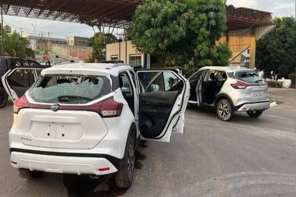 Seis assaltantes morrem em confronto com a PM após invadirem concessionária