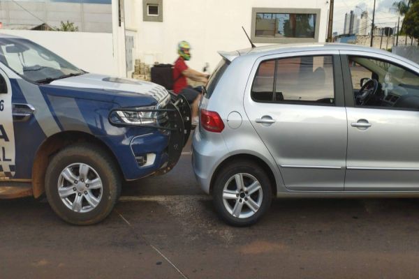 Motorista embriagado colide em viatura da Guarda Municipal e é preso