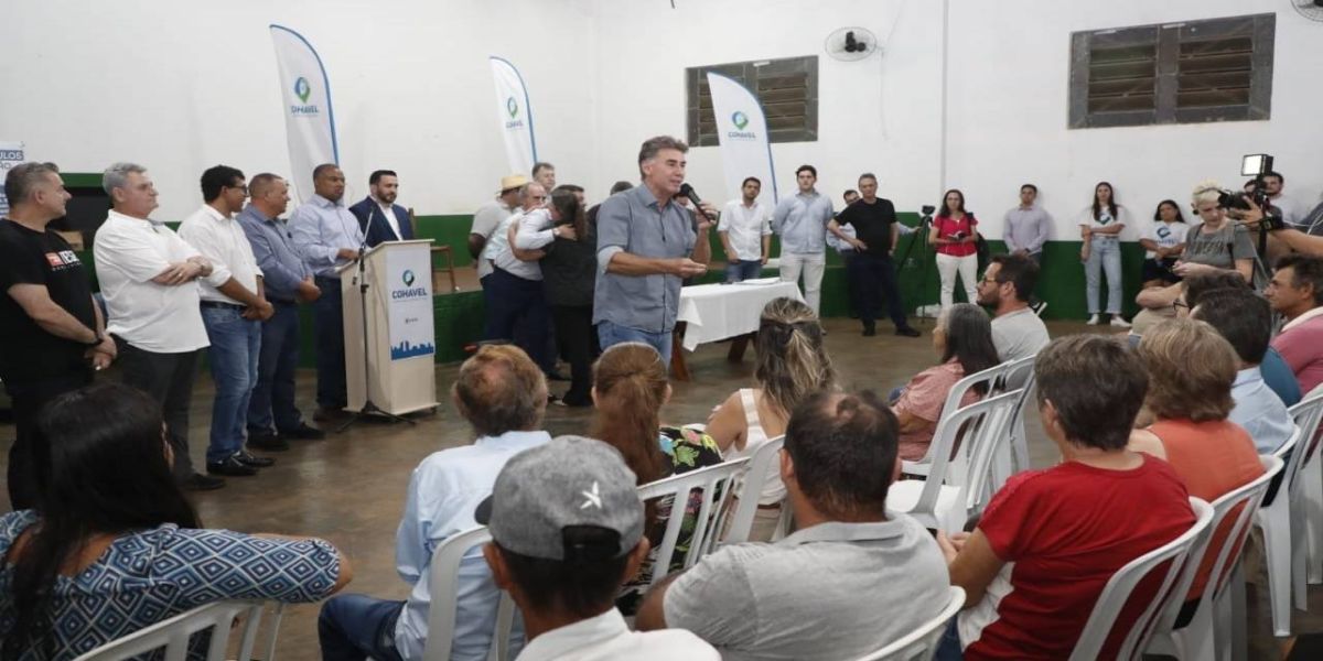 Regularização fundiária e entrega de unidades habitacionais marcam solenidade no Jardim Tarumã