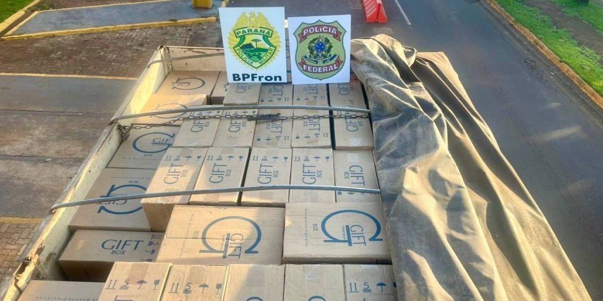 BPFron e NEPOM/PF apreendem caminhão carregado com cigarros em Terra Roxa