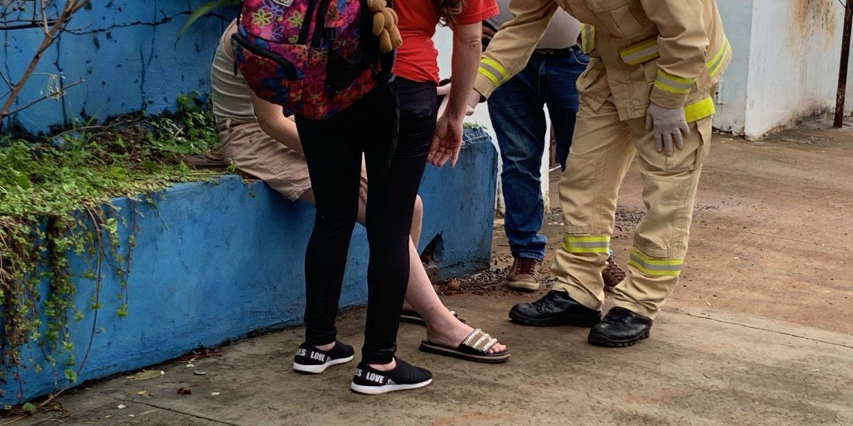 Adolescente é atropelada ao descer do ônibus no Bairro Morumbi em Cascavel
