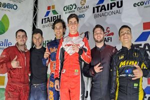 Imagem referente à notícia: Firás Fahs e Arthur Rossafa vencem as 3 Horas de Kart de Foz do Iguaçu