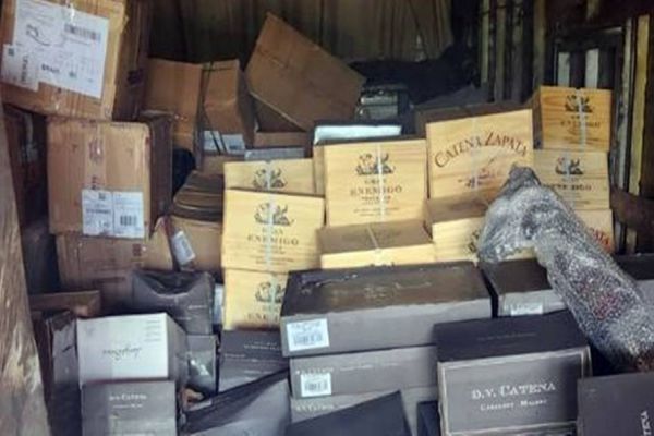 PRF apreende carga de vinho ilegal na BR-158 em Campo Mourão
