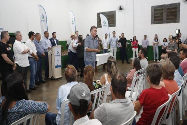 Regularização fundiária e entrega de unidades habitacionais marcam solenidade no Jardim Tarumã
