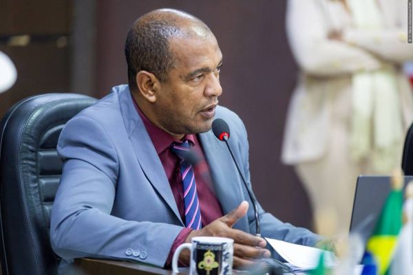 Policial Madril apresenta projeto que flexibiliza funcionamento de clubes de tiro