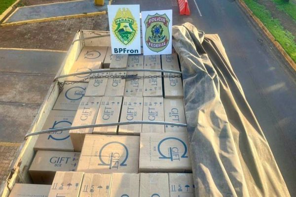 BPFron e NEPOM/PF apreendem caminhão carregado com cigarros em Terra Roxa