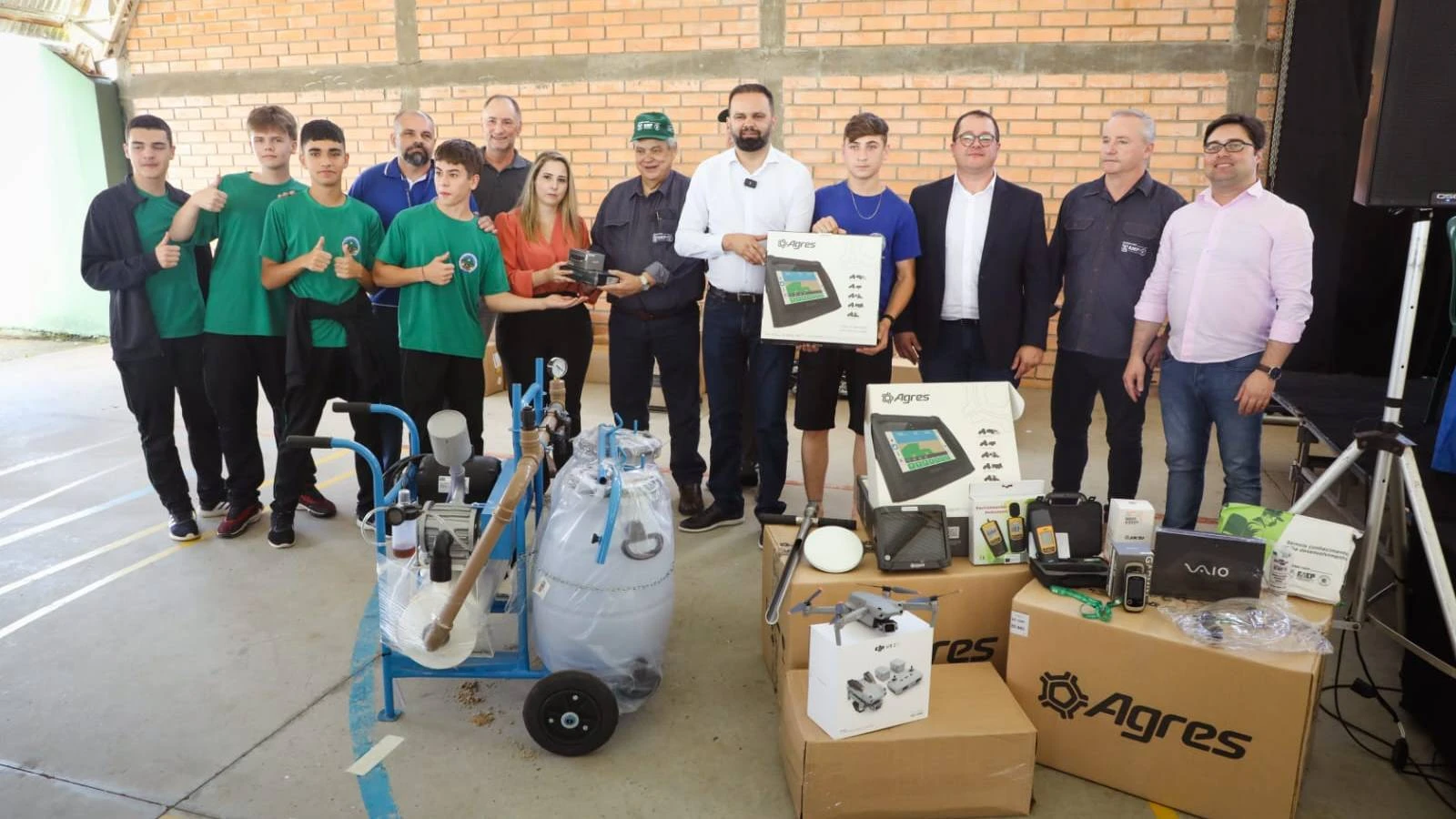 Foto relacionada a notícia: SENAR-PR entrega mais de 480 equipamentos para colégios agrícolas do Paraná