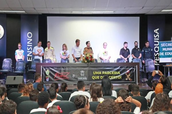 Mais de 600 alunos do 5º Ano em Cascavel celebram formatura do Programa Proerd