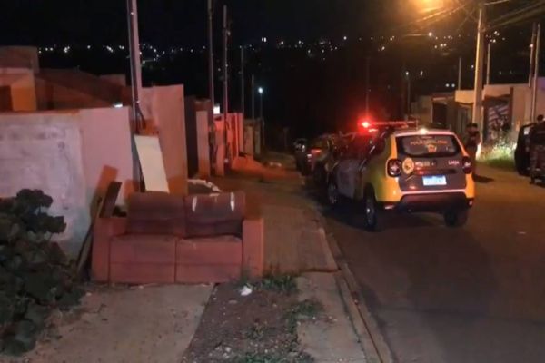 Homem de 39 anos morre após ser alvejado por disparos de arma de fogo cal.12 no Bairro Interlagos