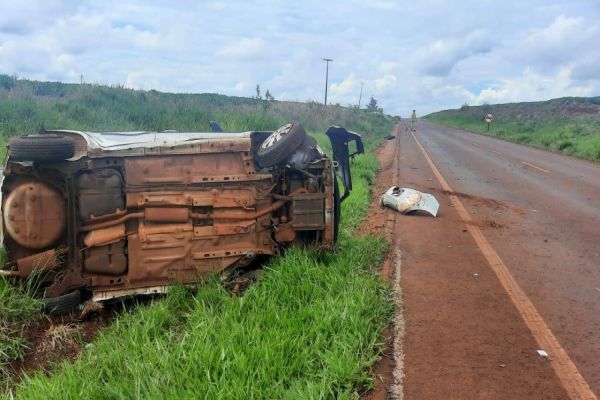 Três pessoas ficam feridas após colisão entre veículos na PR-486 em Cascavel