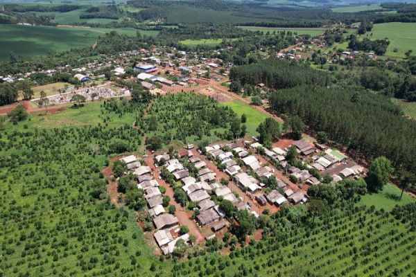 Prefeitura de Cascavel e Cohapar entregam matrículas de imóveis no distrito de São João d'Oeste