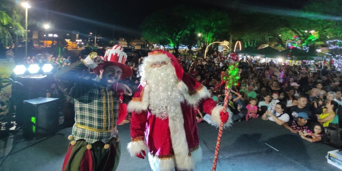 Corbélia recebe o Papai Noel em desfile encantador e inicia celebrações natalinas