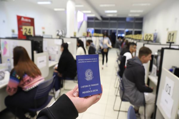 Estado promove nesta quarta último mutirão de emprego do ano com 1.000 vagas na Capital