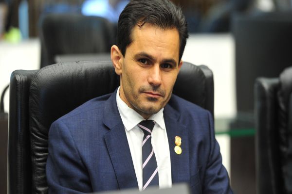 Marcio Pacheco vota contra aumento do ICMS e da conta de luz