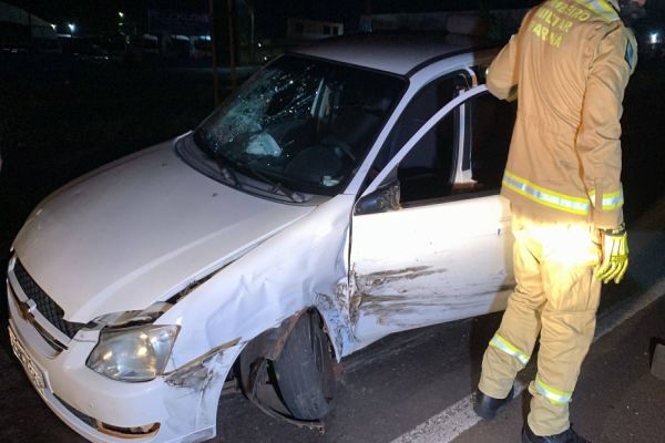 Condutor fica encarcerado após forte colisão de trânsito na BR-277 em Cascavel