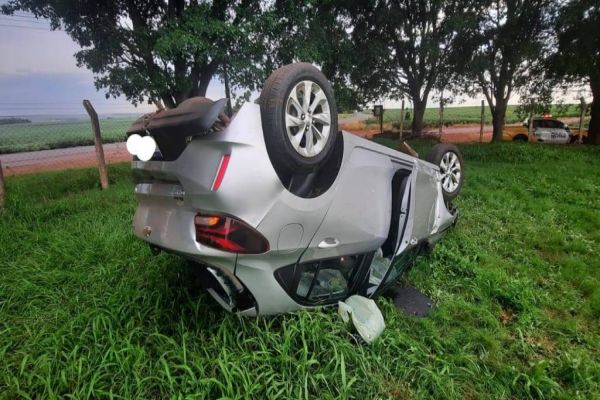 Capotamento na PR-239 deixa condutora ferida em Assis Chateaubriand