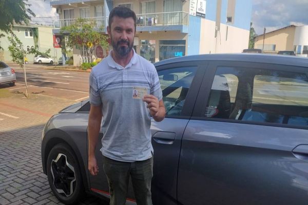 Cascavel tem primeiro carro de aplicativo totalmente elétrico rodando pela cidade