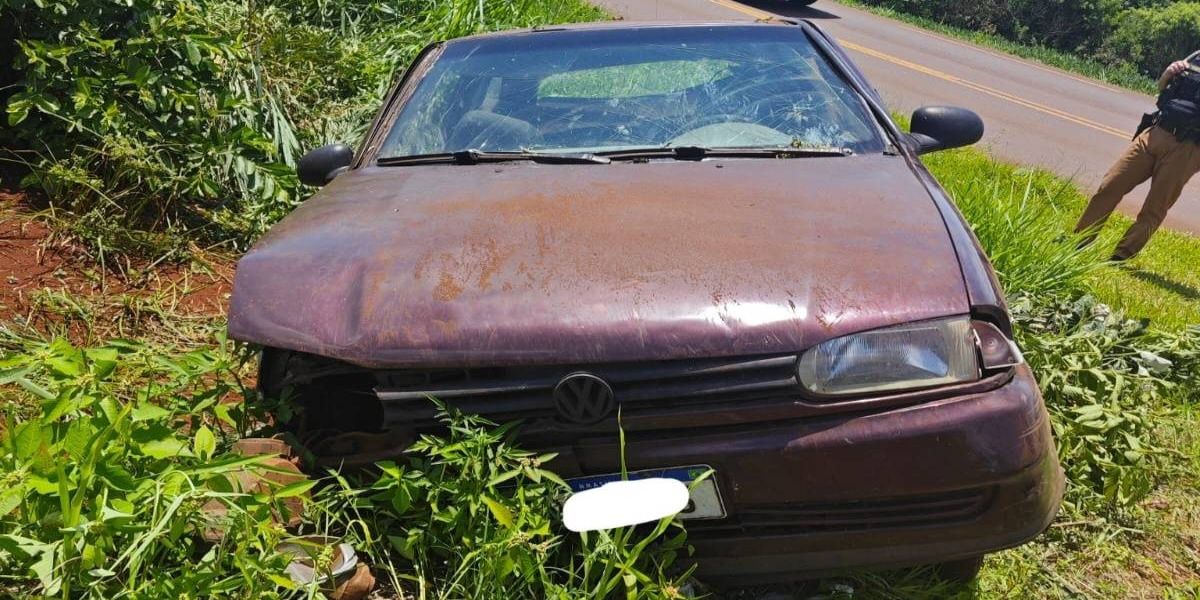 Veículo com placas de Catanduvas sofre capotamento na PR-484 em Quedas do Iguaçu