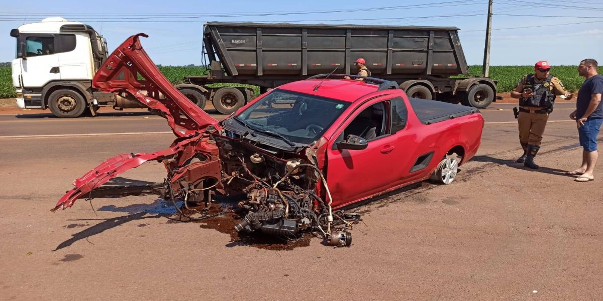 Carro tem motor arrancado após violenta colisão de trânsito na PR-182, entre Toledo e Palotina