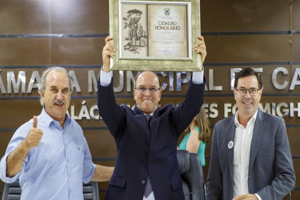 Legislativo de Cascavel entrega título de Cidadão Honorário ao empresário Valdinei Bobato