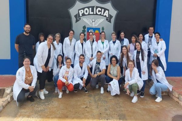 Da teoria à prática: graduandos de universidades de Cascavel conhecem de perto o sistema penal