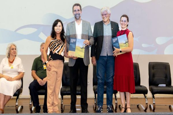 Itaipu lança livro sobre pesca profissional e reinaugura laboratório no Canal da Piracema