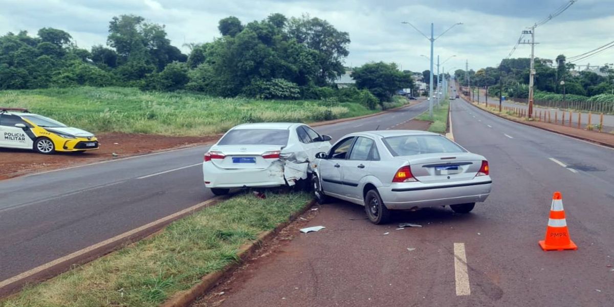 Forte colisão traseira entre Corolla e Focus é registrada na PR-317 em Toledo