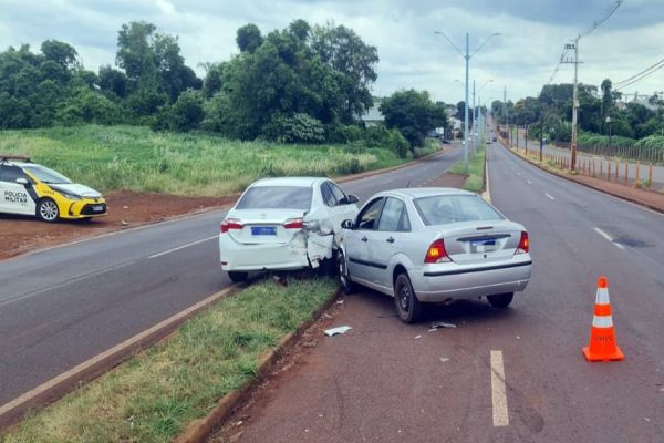 Forte colisão traseira entre Corolla e Focus é registrada na PR-317 em Toledo