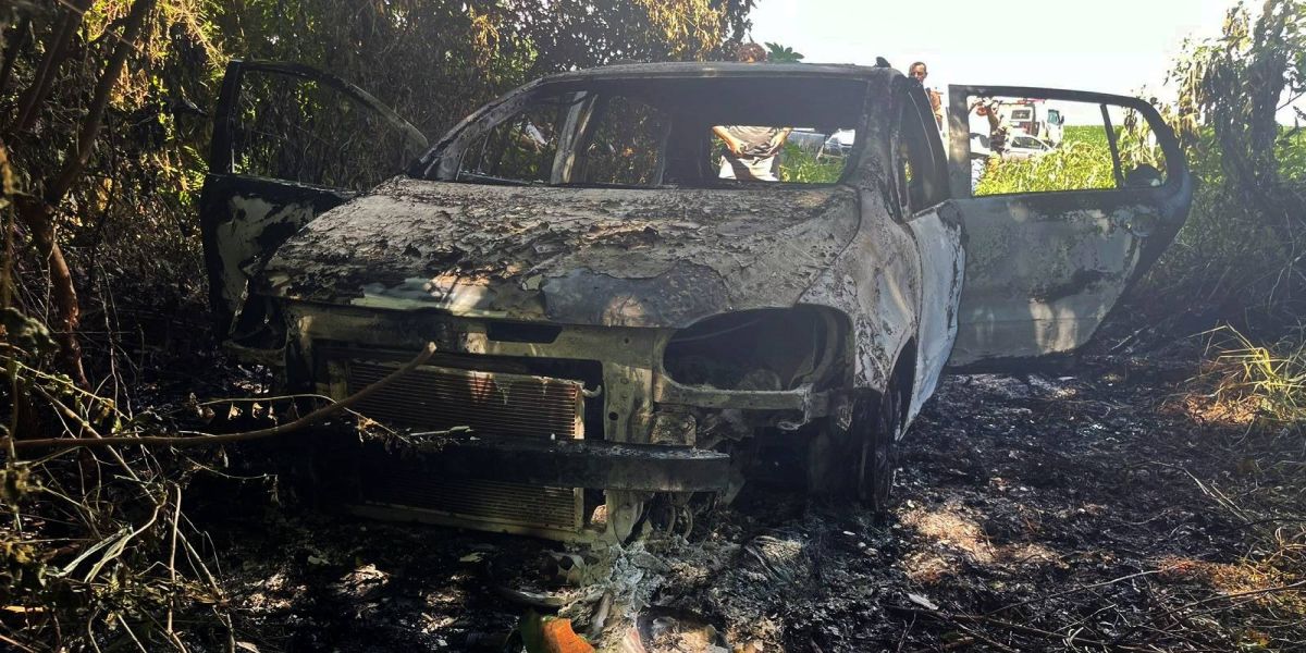 Carro utilizado em homicídio é encontrado queimado na Estrada Chaparral, em Cascavel