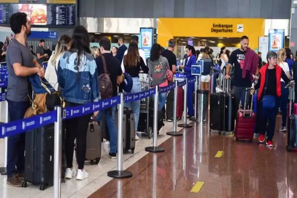 Passagens aéreas atingem maior valor em 13 anos com demanda em alta e combustível ainda caro