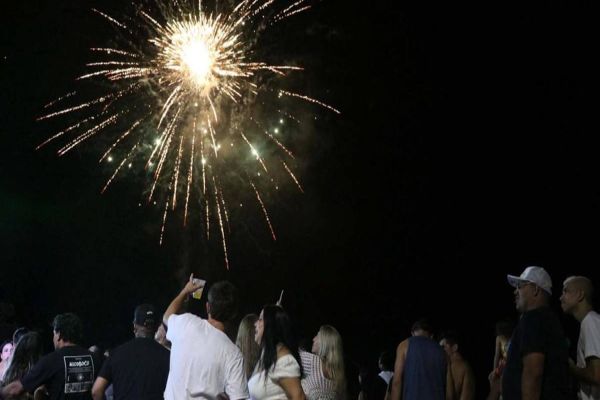 Com apoio do Estado, Litoral terá shows de fogos de artifício sem poluição sonora