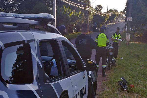 Jovem é preso após empinar moto na frente da Guarda Municipal no Bairro Turisparque em Cascavel