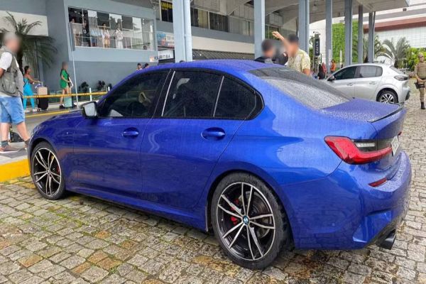 Quatro jovens morrem por suspeita de intoxicação dentro de veículo em Balneário Camboriú