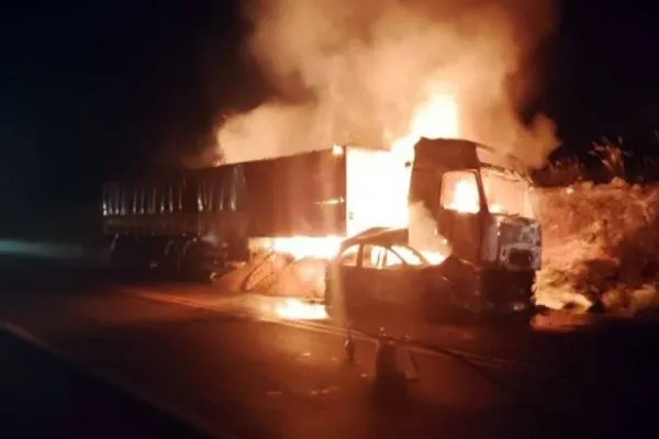 Foto relacionada a notícia: Idoso morre carbonizado após carro pegar fogo em acidente na BR-163 em Marechal Cândido Rondon