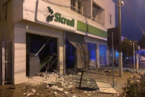 Quadrilha armada ataca Agência Bancária em Diamante do Oeste